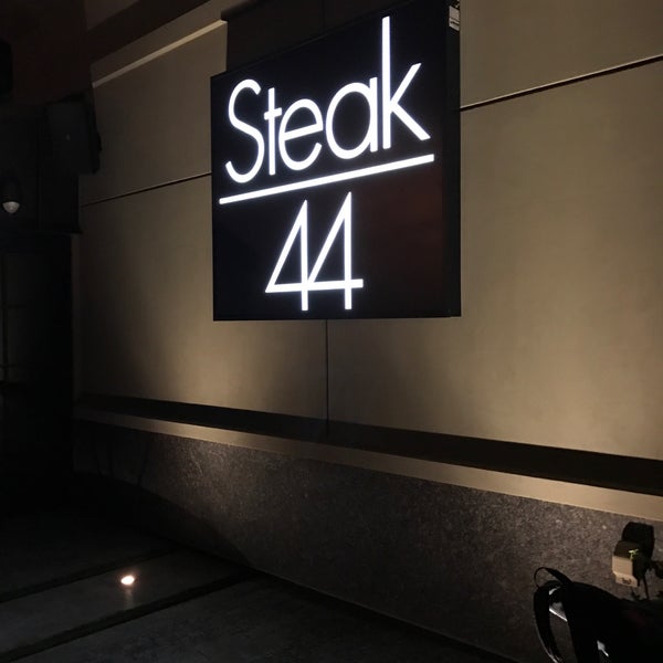 Foto diambil di Steak 44 oleh Abdulla A. pada 2/26/2017