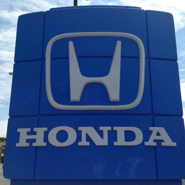 Photo taken at Paragon Honda by Andres S. on 6/16/2013