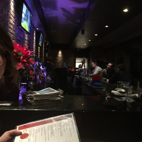 Foto diambil di Plaza Lounge - Kitchen and Bar oleh Marija V. pada 1/31/2015