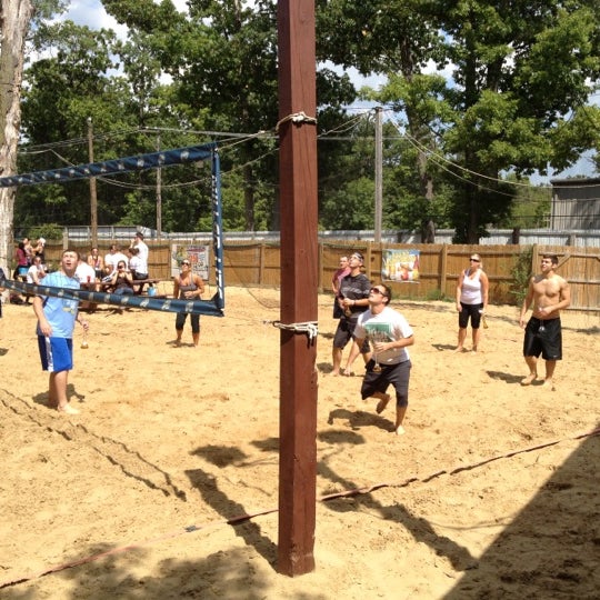 Jesse Oaks Bar in Gages Lake