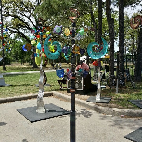 Das Foto wurde bei Bayou City Art Festival Memorial Park von Gonzalo M. am 3/30/2014 aufgenommen