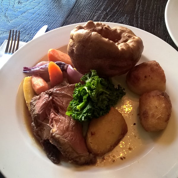 Beef roast on a winter's Sunday. Lovely beef and vegetables. Yorkshire pudding - not bad! Great views and definitely worth the walk.