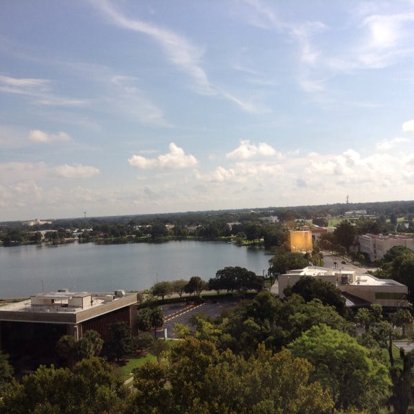 Das Foto wurde bei Doubletree by Hilton Hotel Orlando Downtown von TeSha J. am 9/5/2015 aufgenommen