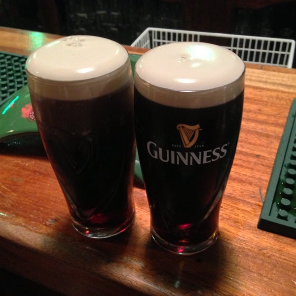 รูปภาพถ่ายที่ O&#39;Gilins Irish Pub โดย R . เมื่อ 4/20/2013