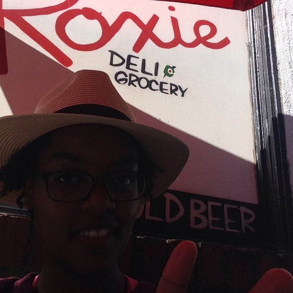 รูปภาพถ่ายที่ Roxie Deli &amp; Grocery โดย Brea E. เมื่อ 7/1/2014