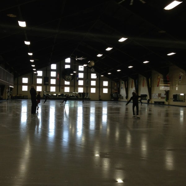 4/3/2013にOksana G.がToronto Cricket Skating and Curling Clubで撮った写真