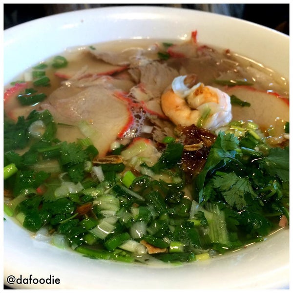 Снимок сделан в Little Saigon Restaurant пользователем Dafoodie 7/11/2015