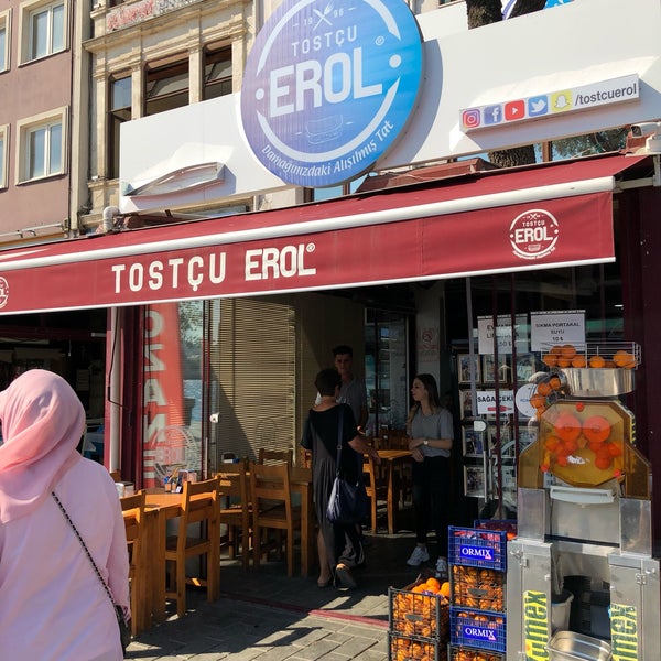 Foto tirada no(a) Tostçu Erol İstanbul Karaköy Şubesi por GS Ferhan I. em 10/2/2019