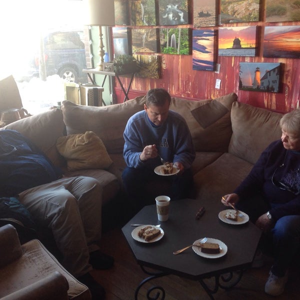 3/15/2014 tarihinde Scott W.ziyaretçi tarafından Redolencia Coffee House'de çekilen fotoğraf