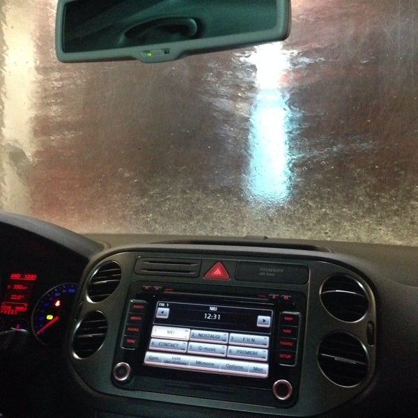 7/29/2014にMaxence D.がAloha&#39;sh Car Washで撮った写真