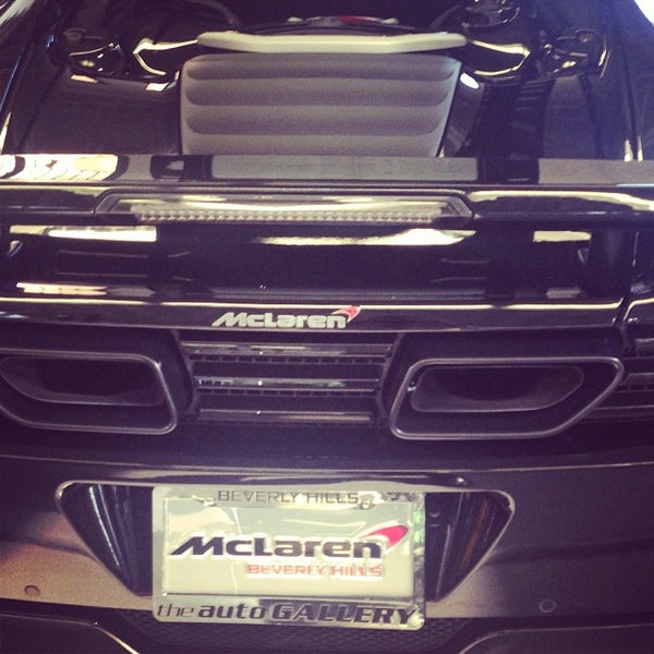 Foto tomada en McLaren Auto Gallery Beverly Hills  por Alan S. el 10/21/2013