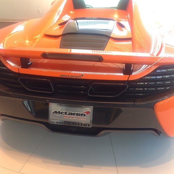 4/9/2014 tarihinde Alan S.ziyaretçi tarafından McLaren Auto Gallery Beverly Hills'de çekilen fotoğraf