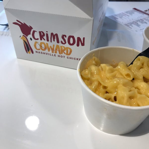 The Crimson is good, had it medium. can compare to tapatio, obviously with a different taste, but heat wise. Mac n 🧀 (melted cheese). I did receive a complimentary order of 🧀fries while I waited