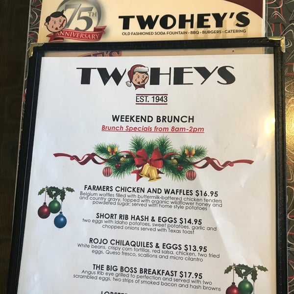 รูปภาพถ่ายที่ Twohey&#39;s Restaurant โดย C M. เมื่อ 12/16/2018