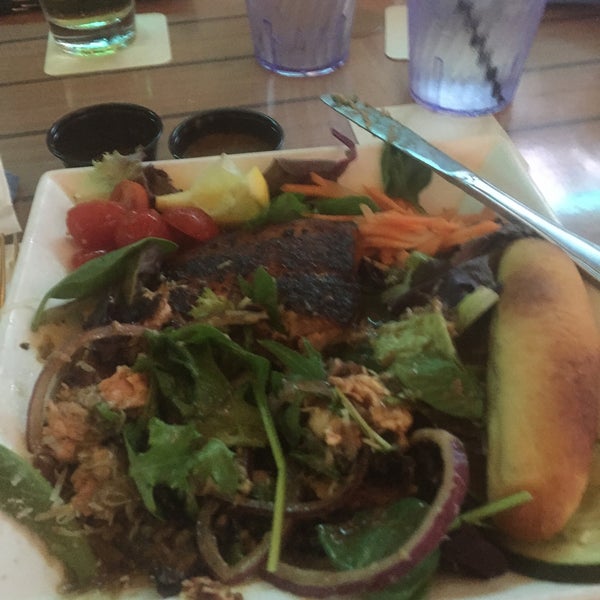 Foto tirada no(a) Parrot Key Caribbean Grill por Vita Marie em 2/28/2015