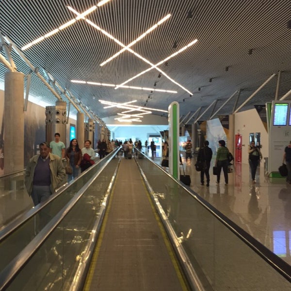 Photo taken at Brasilia Presidente Juscelino Kubitschek International Airport (BSB) by Pedro J. on 5/1/2015