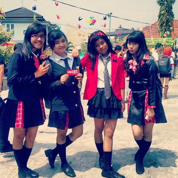 Photo taken at SMA Negeri 3 Semarang by Dewi P. on 10/21/2012