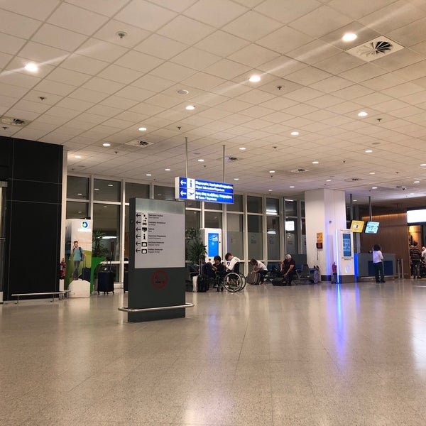 Αίθουσα Αφίξεων Β (Εντός Σέγνκεν) Arrivals Hall B (Intra Schengen) -  Airport Terminal