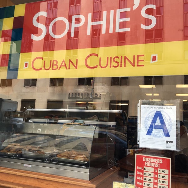 รูปภาพถ่ายที่ Sophie&#39;s Cuban Cuisine โดย Griff เมื่อ 7/21/2016