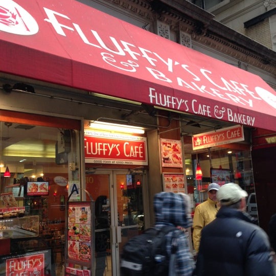 Photo prise au Fluffy&#39;s Cafe &amp; Pizzeria par CarlosT1 le11/28/2012