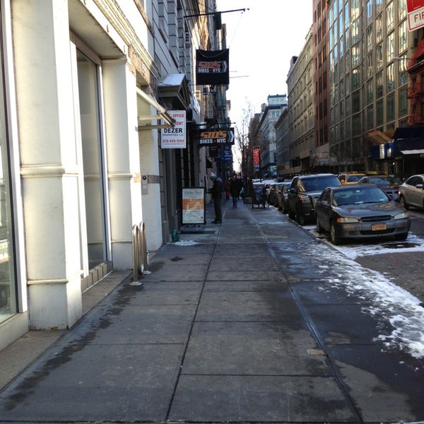 Das Foto wurde bei Sid&#39;s Bikes NYC von CarlosT1 am 1/26/2013 aufgenommen