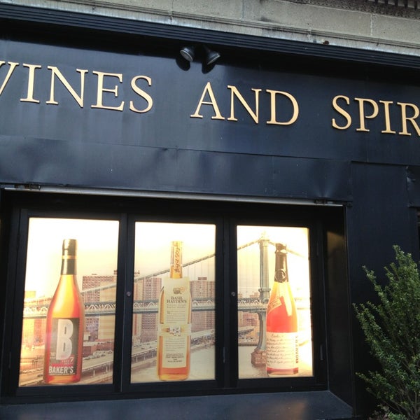 2/7/2013にJonathanT2がMichael-Towne Wines And Spiritsで撮った写真