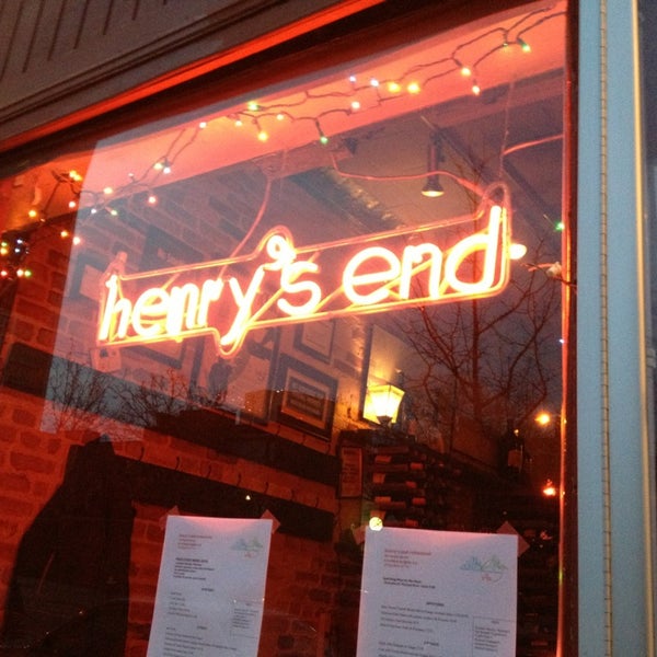 Foto tirada no(a) Henry&#39;s End por JonathanT2 em 2/7/2013
