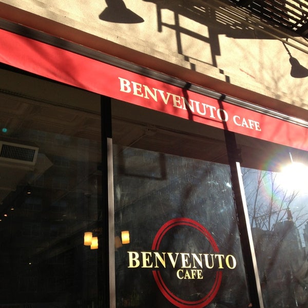 1/18/2013 tarihinde AndresT5ziyaretçi tarafından Benvenuto Cafe Tribeca'de çekilen fotoğraf