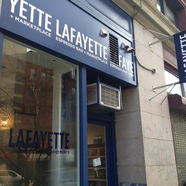 1/23/2013 tarihinde AndresT5ziyaretçi tarafından Lafayette Espresso Bar + Marketplace'de çekilen fotoğraf