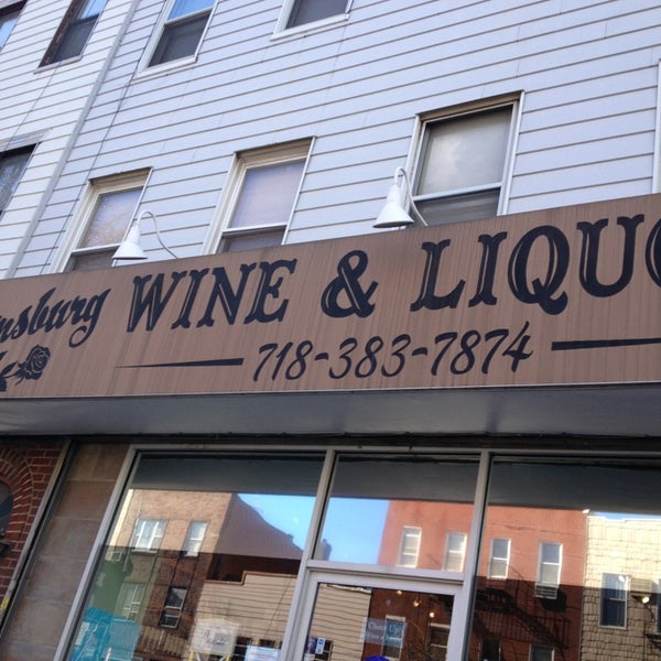 1/31/2013에 AndresT5님이 Williamsburg Wines &amp; Liquors에서 찍은 사진