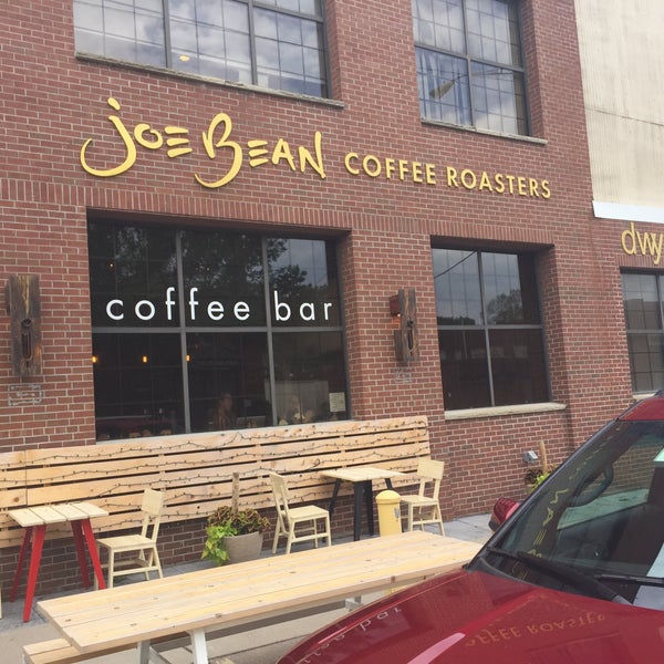 รูปภาพถ่ายที่ Joe Bean Coffee Bar โดย Haithem B. เมื่อ 5/27/2015