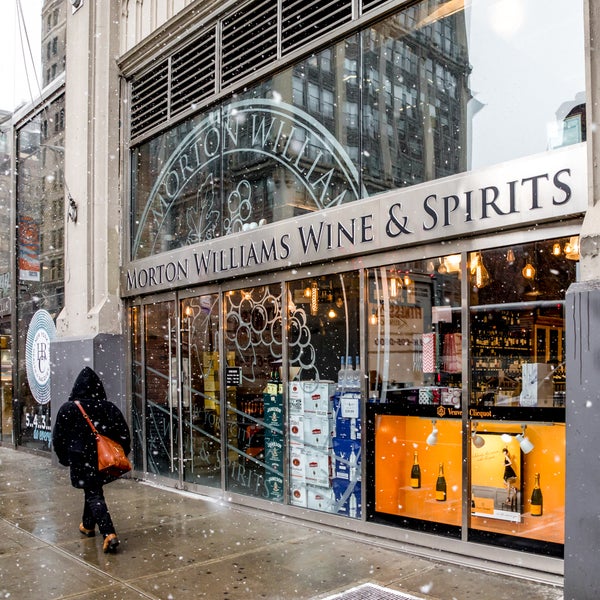 2/13/2017 tarihinde Morton Williams Wine &amp; Spiritsziyaretçi tarafından Morton Williams Wine &amp; Spirits'de çekilen fotoğraf