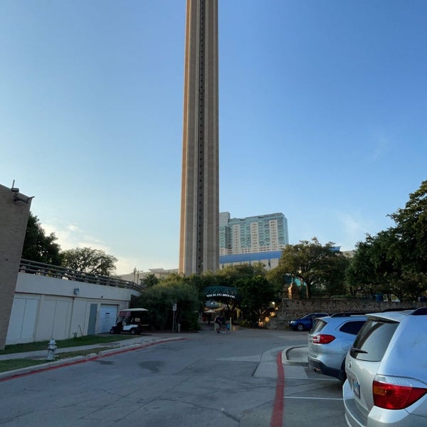 Снимок сделан в Tower of the Americas пользователем Abdulrahman G 6/23/2023
