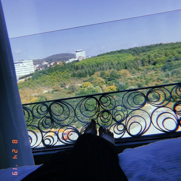 รูปภาพถ่ายที่ Limak Eurasia Luxury Hotel โดย Faty T. เมื่อ 8/24/2019