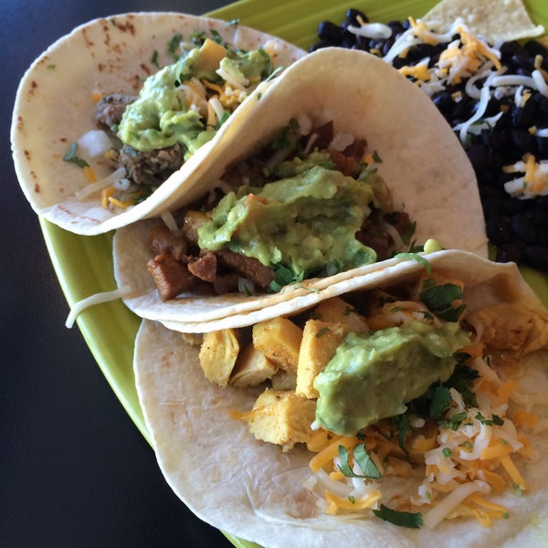 9/22/2015 tarihinde Tracy M.ziyaretçi tarafından Taco Spot'de çekilen fotoğraf