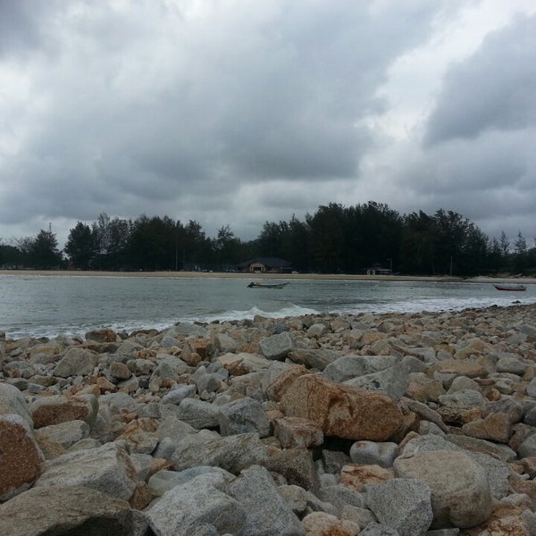 Pantai Teluk Kalong Beach