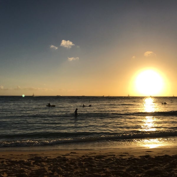 Foto tomada en Waikiki Beach Walk  por Goro M. el 12/25/2018