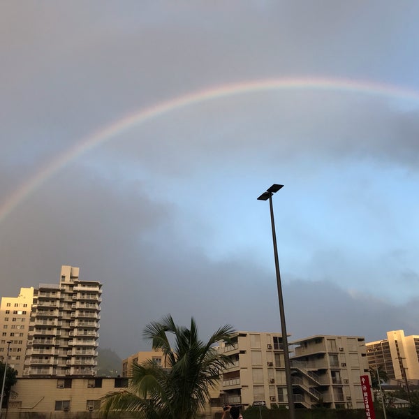 Das Foto wurde bei Waikiki Beach Walk von Goro M. am 12/25/2018 aufgenommen