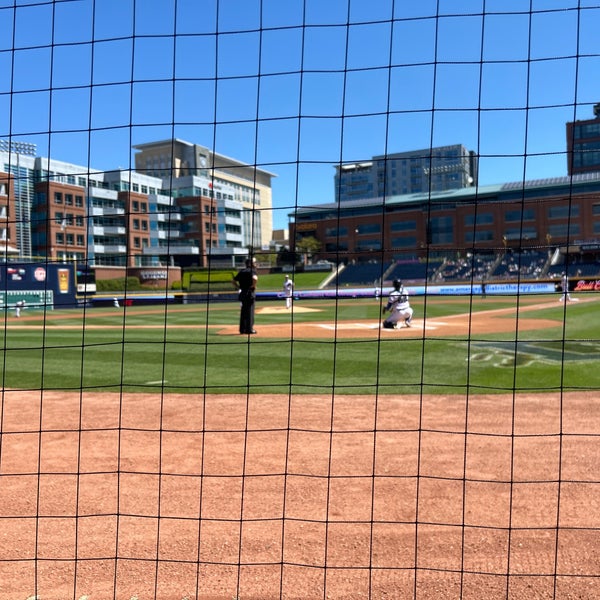 Das Foto wurde bei Durham Bulls Athletic Park von Jason T. am 4/7/2024 aufgenommen