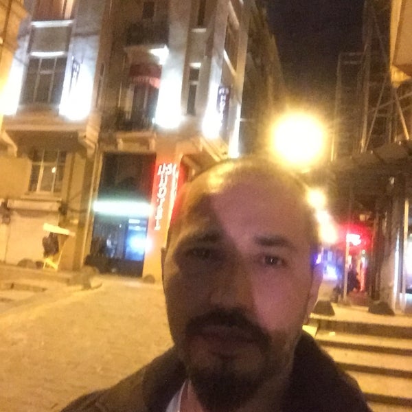Das Foto wurde bei U2 İstanbul İrish Pub von Antim S V. am 11/2/2016 aufgenommen