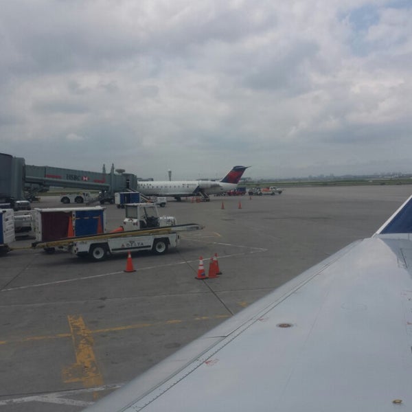 Delta Airlines Flight DL4938 Toronto Pearson International Airport
