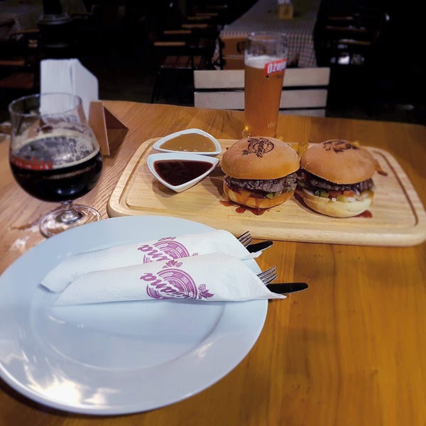 This place is very nice. If you love beer, hamburgers, live music, this is a place for you. Service is good and fast, food is excellent, beer even better, and it's always full of people.