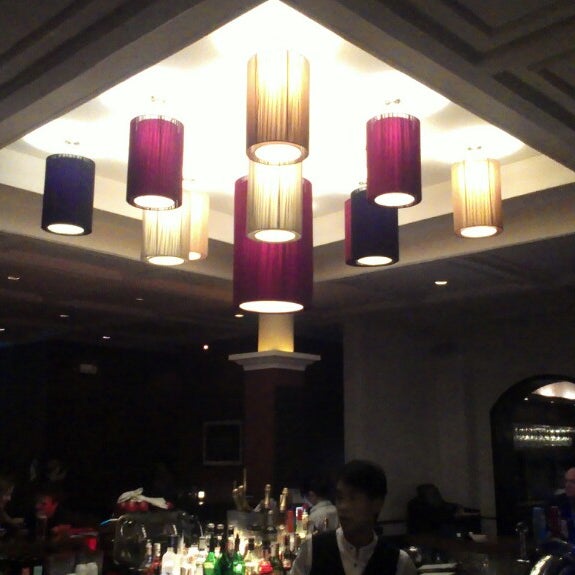 Foto diambil di Sasha&#39;s Restaurant and Bar oleh John W. pada 6/11/2013