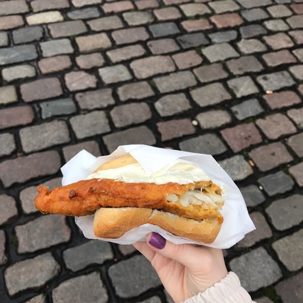 Das Foto wurde bei Hamburger Fischmarkt von Luda am 6/24/2018 aufgenommen