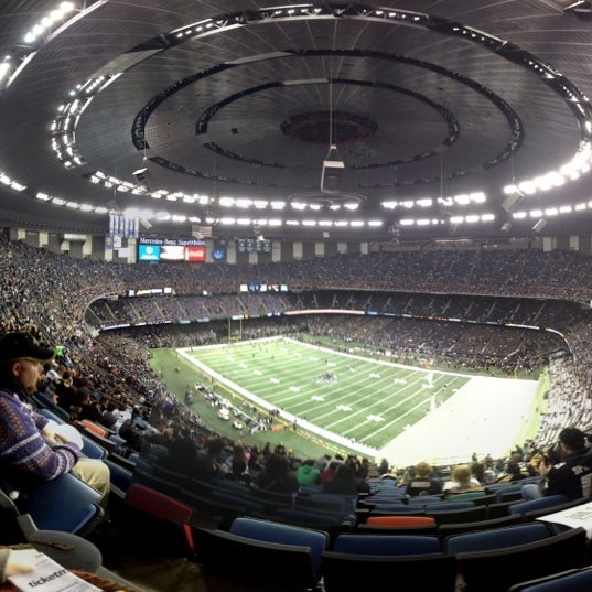 Caesars Superdome New Orleansのフットボール競技場