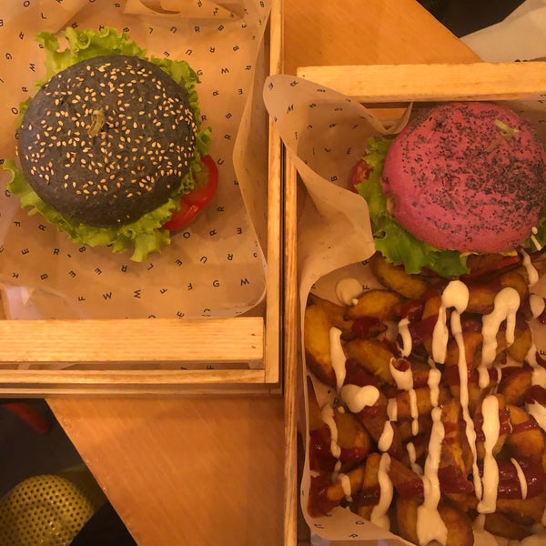 The Cherry Bomb Pink Burger is fantastic! I added mushrooms to it and had it with a side of edamame. Great casual place for healthy vegans / vegetarians!