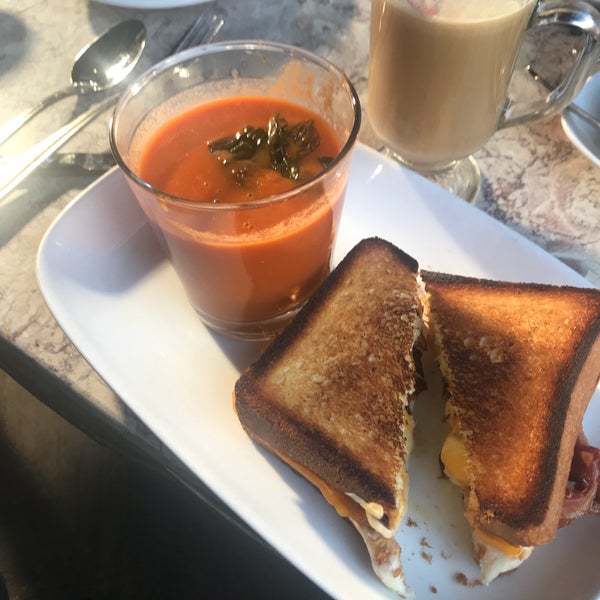 1/14/2018 tarihinde Madeleine D.ziyaretçi tarafından Old Town Social'de çekilen fotoğraf