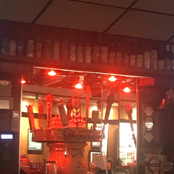 Foto tirada no(a) Twin Anchors Restaurant &amp; Tavern por Madeleine D. em 10/8/2017