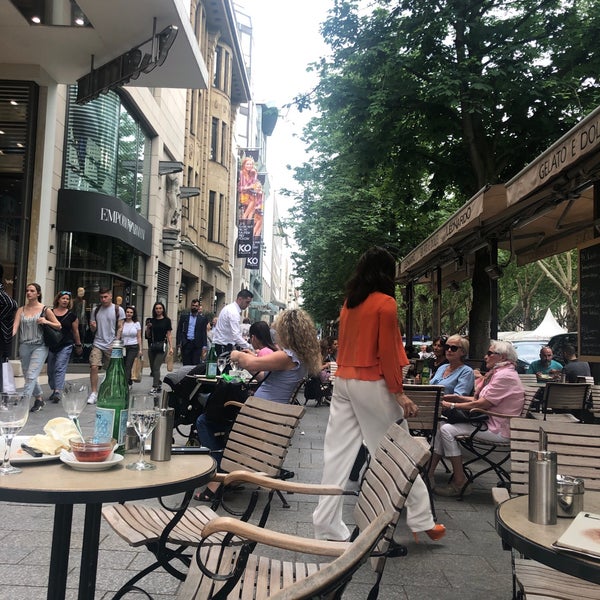 Foto diambil di Gran Caffè Leonardo oleh Dr.Noura A. pada 6/5/2019