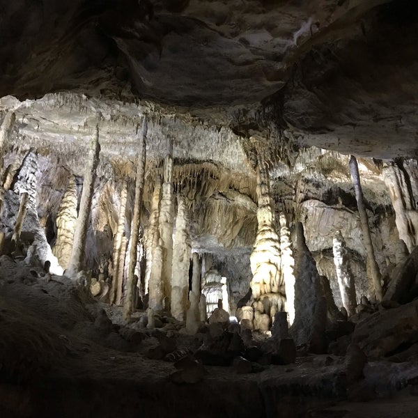 Foto diambil di Le Domaine des Grottes de Han / Het Domein van de Grotten van Han oleh » ₳  M  € « pada 8/7/2019